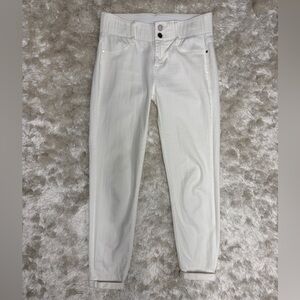 Women’s White Jean Stretch Capri Pants w/ elastic waist tummy control